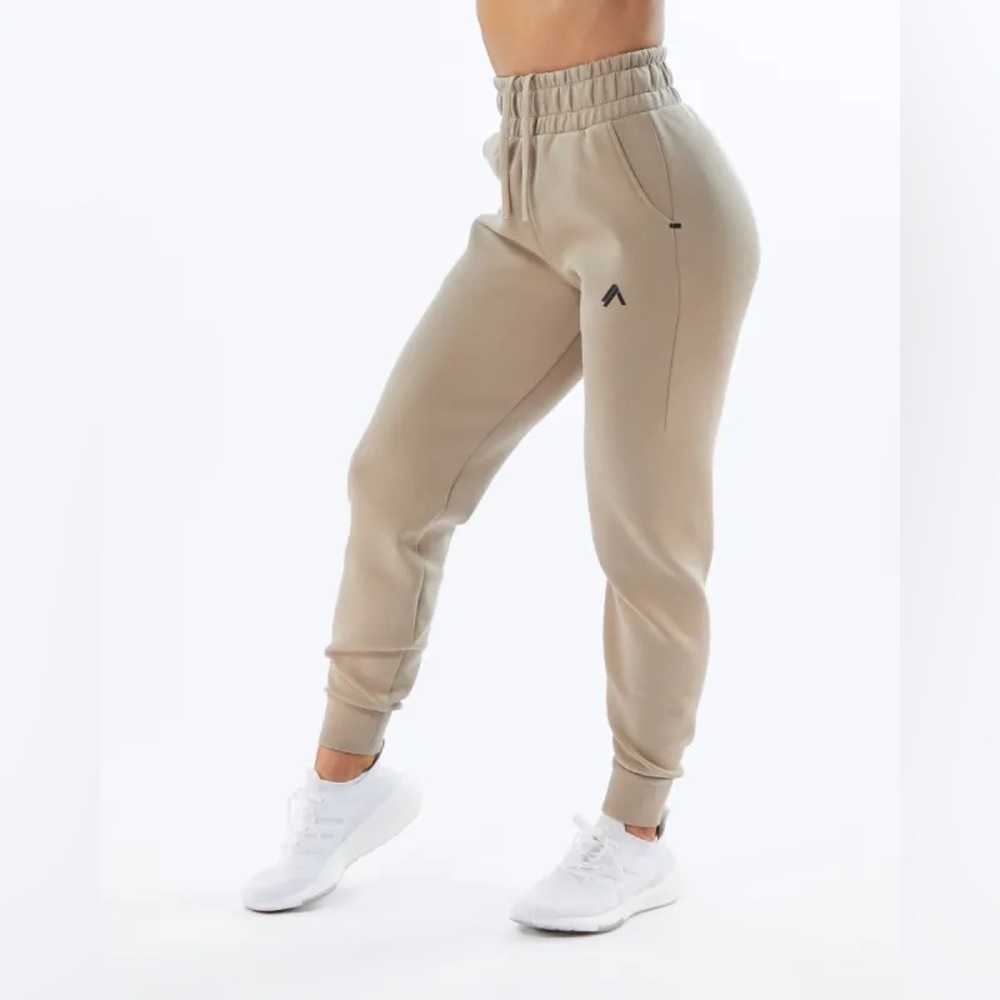 Alphalete Tan Joggers Medium ELMTS cuffed